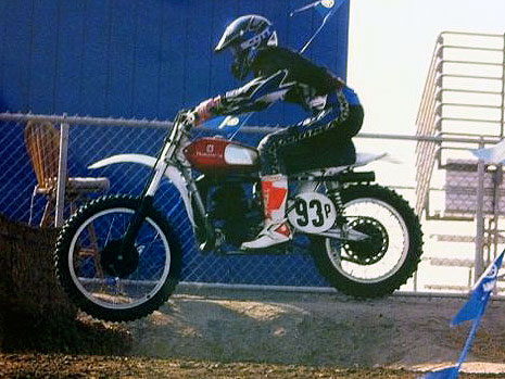 Women Who Ride: Mary McGee racing (Image courtesy of American Motorcyclist)